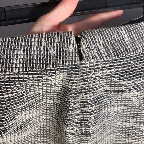Woven Mini Skirt with Metallic Details | BR - Picture 3 of 6